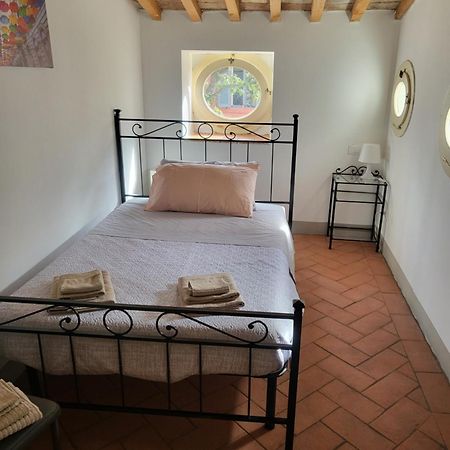 La Villa Apartments - Convenient For Sardinia And Corsica - 4-5 Beds -Private Parking Included With Camera Livorno Zewnętrze zdjęcie