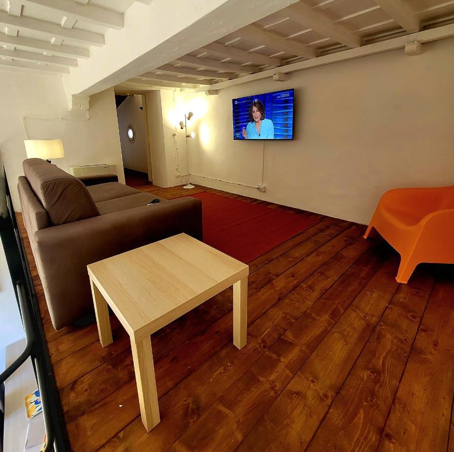 La Villa Apartments - Convenient For Sardinia And Corsica - 4-5 Beds -Private Parking Included With Camera Livorno Zewnętrze zdjęcie
