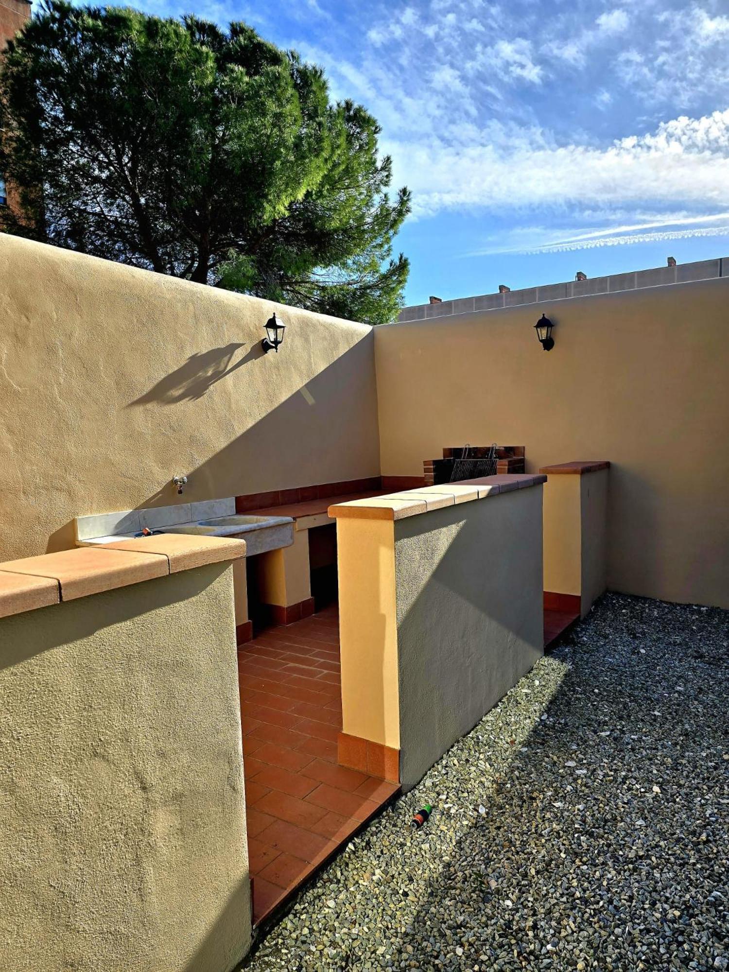 La Villa Apartments - Convenient For Sardinia And Corsica - 4-5 Beds -Private Parking Included With Camera Livorno Zewnętrze zdjęcie