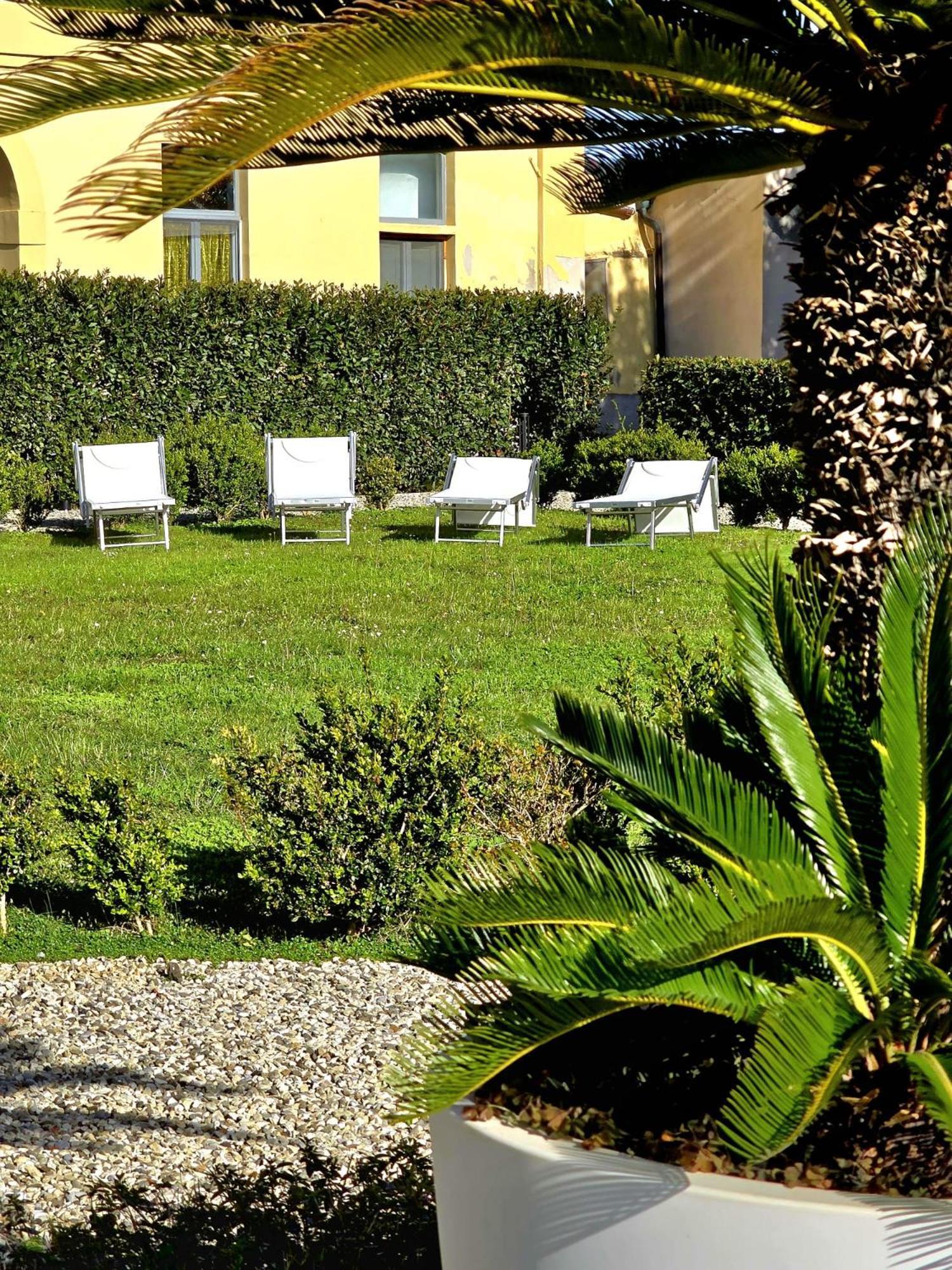 La Villa Apartments - Convenient For Sardinia And Corsica - 4-5 Beds -Private Parking Included With Camera Livorno Zewnętrze zdjęcie
