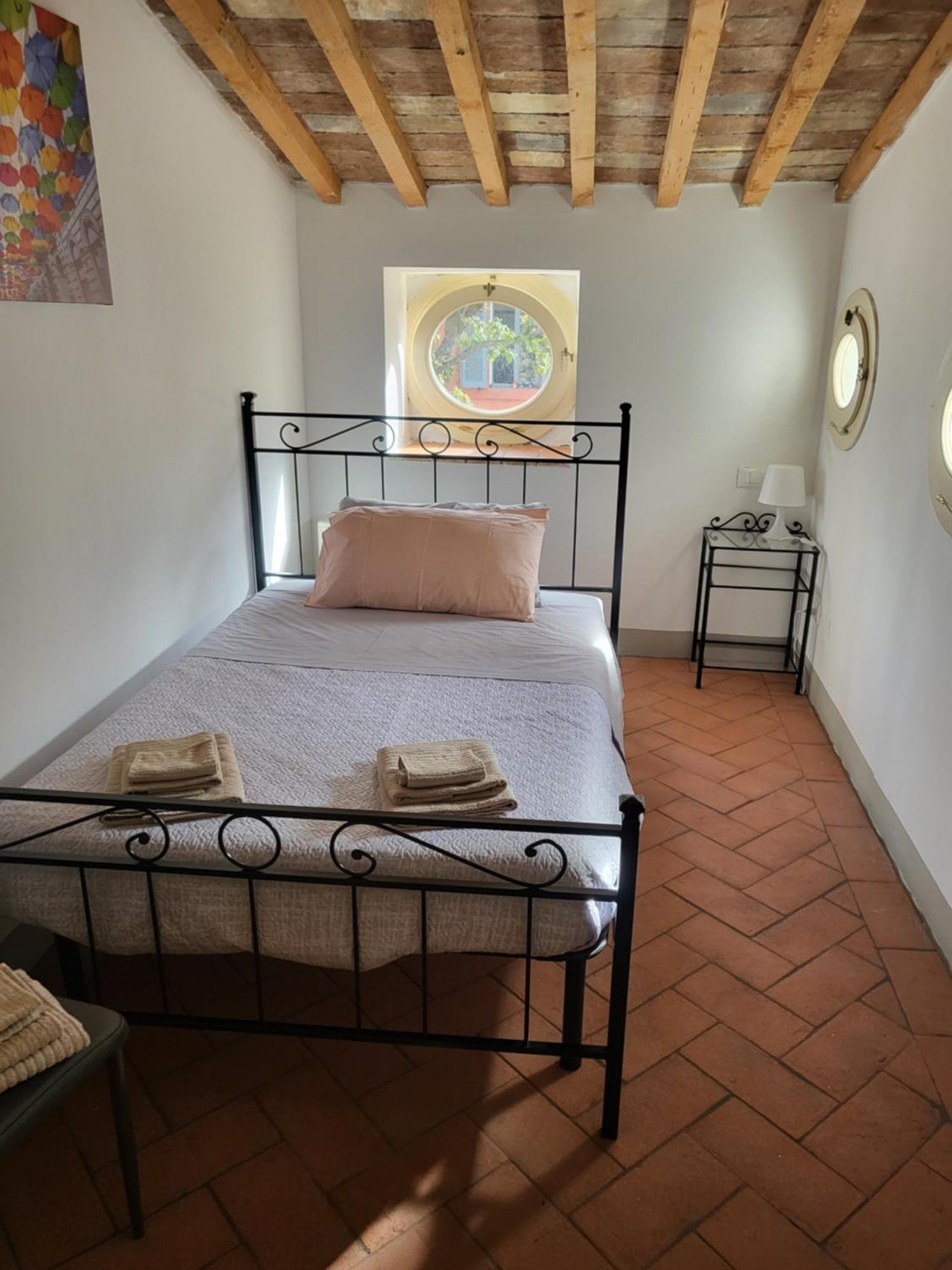 La Villa Apartments - Convenient For Sardinia And Corsica - 4-5 Beds -Private Parking Included With Camera Livorno Zewnętrze zdjęcie